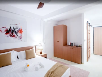 8 Bedroom Apartment
