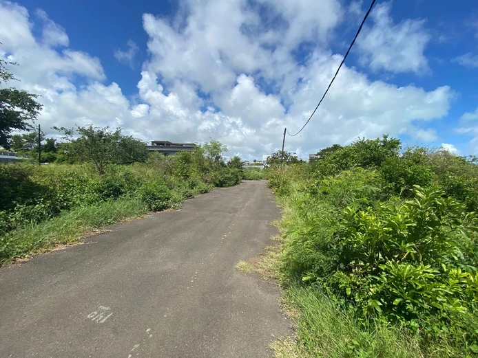 À VENDRE – Terrain Résidentiel de 300 m² à Péreybère