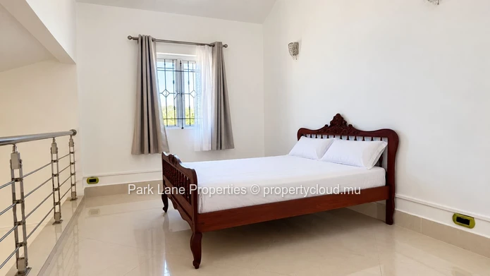 Villa lumineuse de 3 chambres avec jardin et garage à Ébène