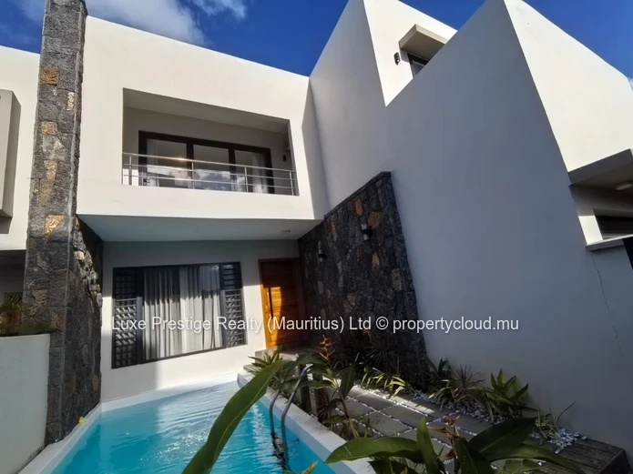 Villa Neuve de 4 Chambres à Louer à Grand Baie | Piscine Privée, Garage, Balcons et Propriété Sécurisée