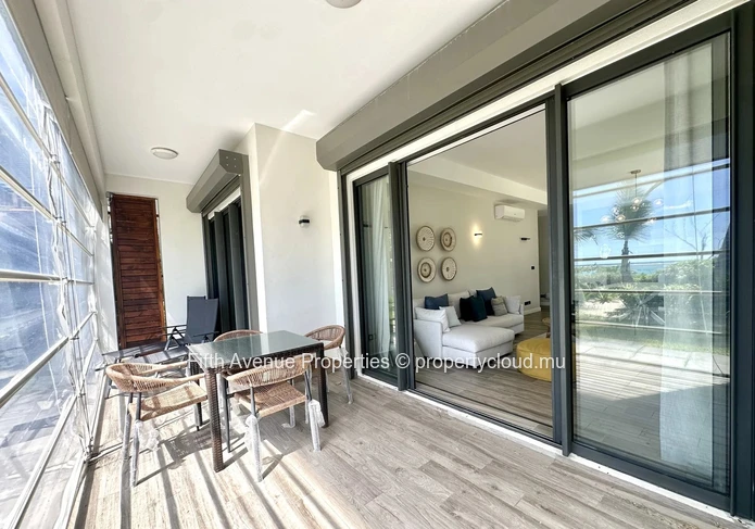 Belle Mare – Magnifique appartement pieds dans l’eau