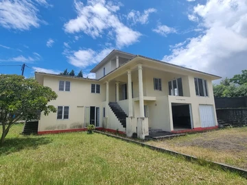 6 Bedroom House
