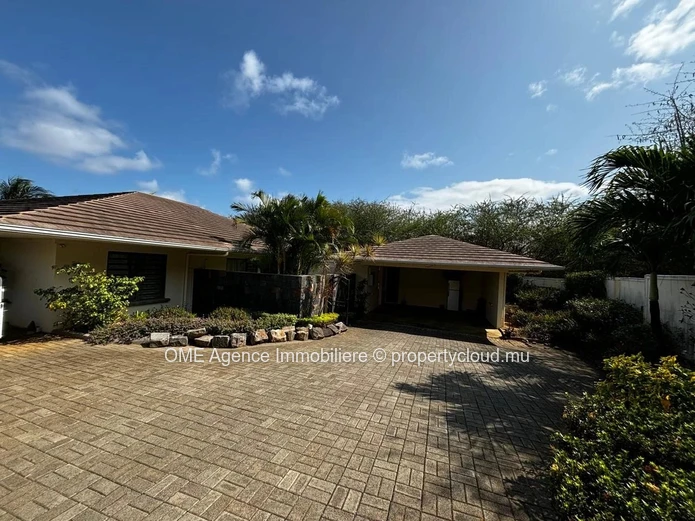 TAMARIN - Spacious villa with mountain views - 3 Bedrooms