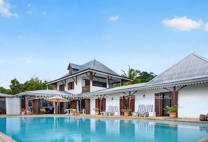 An Exceptional Waterfront Estate on Îlot Fortier