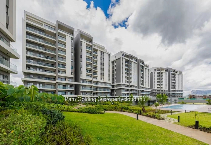 Verdant Garden: Modern Apartments for Sale in a Green Setting