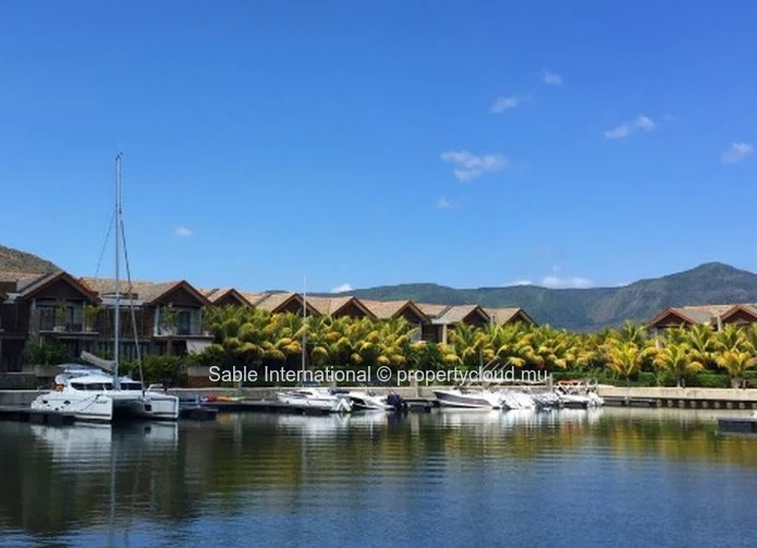 Stunning 2-Bed Apartment  in Black River, River Views 