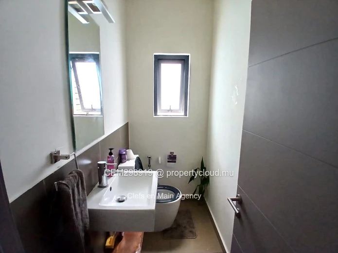 Duplex de Luxe Meublé à Louer – Azuri Village, Roches Noires