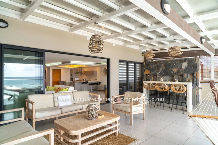 Penthouse exclusif en front de mer de 3 chambres avec vue panoramique à Pointe aux Biches – Ile Maurice