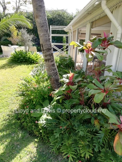 Élégante maison mauricienne avec accès privé à la plage