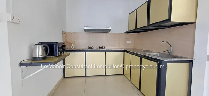 Ground floor apartment 2 bedrooms with private garden and entrance
