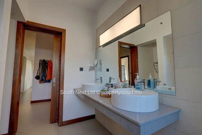 Villa familiale exceptionnellement rénovée avec vue panoramique sur les montagnes