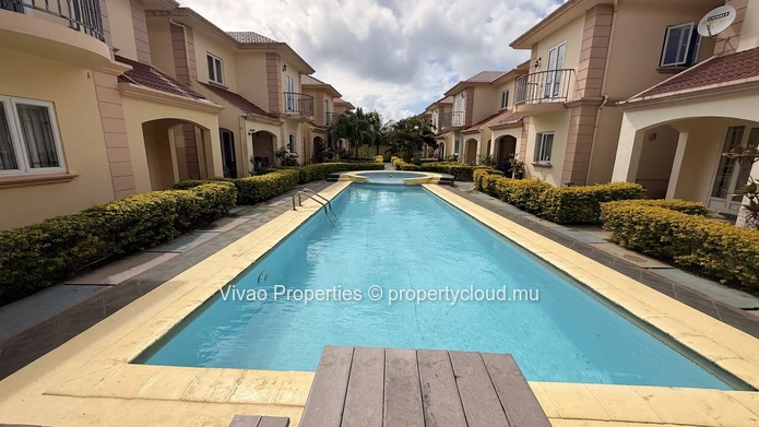 Duplex meublé de 4 chambres à louer à Pereybère avec piscine - 60 000 Rs par mois