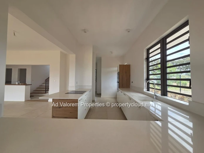 Maison 4 chambres avec piscine à vendre à Azuri