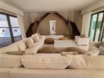 5 Bedroom Villa