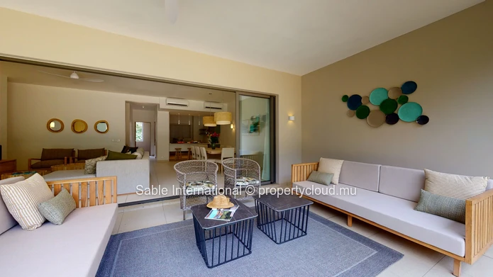 Luxury G+2 Apartment with Communal Pool in Péreybère | 143m² | Sea Access | Close to Amenities 