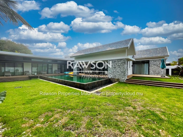 4 Bedroom Luxury Villa | Pool & Garden | Péreybère | Accessible To Foreigners | €