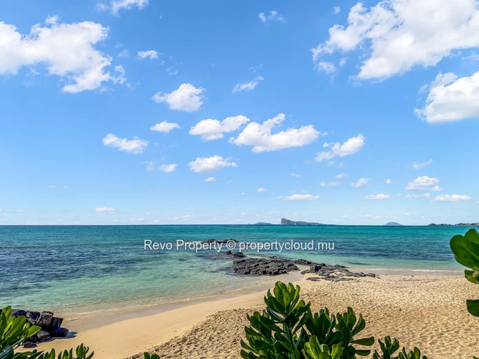 The Ultimate Beachfront Living in Pointe aux Cannoniers
