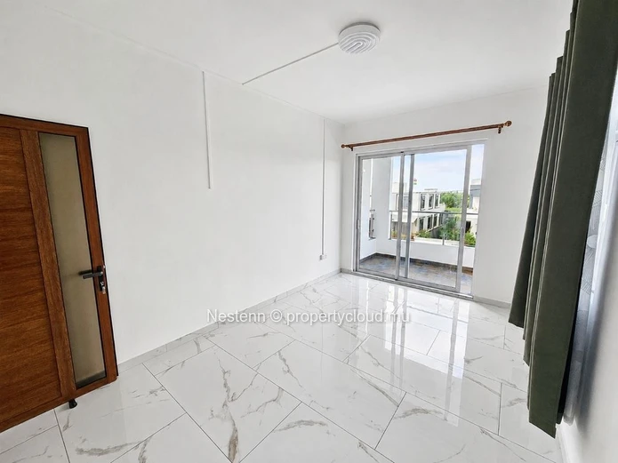 Duplex moderne et neuf de 3 chambres avec vue sur les montagnes 