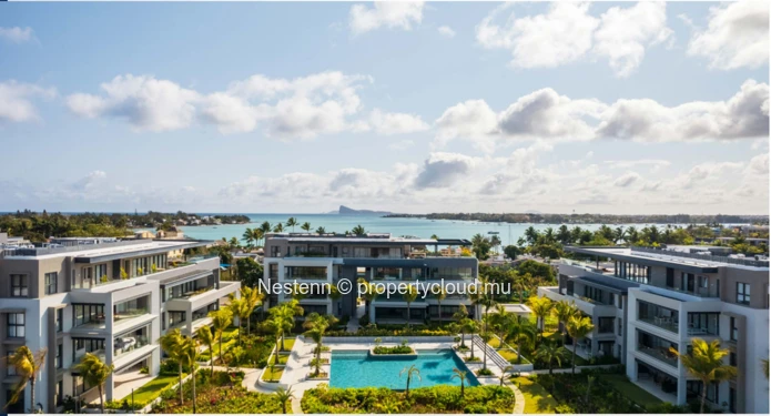 3-bedroom apartment in a prestigious estate with golf course, a short walk from the beach and shops.