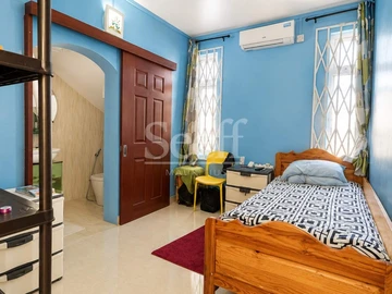 7 Bedroom House