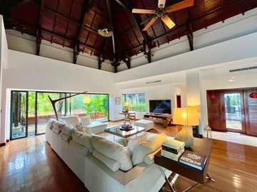 7 Bedroom Villa