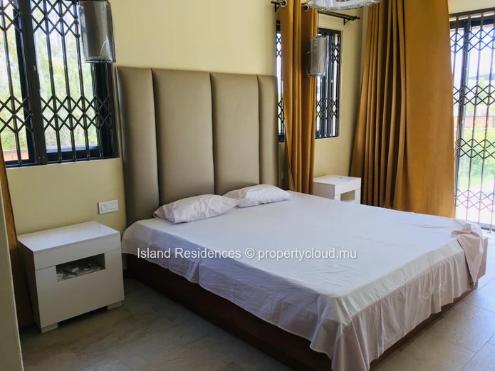 Fully furnished and well equipped modern villa with 6 bedrooms, pool and garage in a secure residence