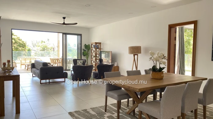 A VENDRE Appartement meublé - 3 chambres en suite - Piscine commune -  salle de gym - parking  en sous-sol privé . Id...