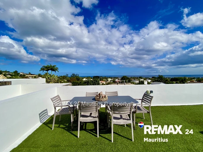 Panoramic Views Penthouse with Rooftop Terrace