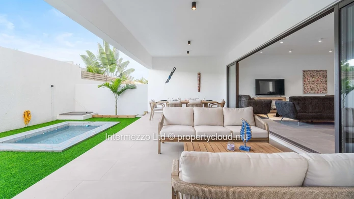 Furnished 3 En-Suite Bedroom Apartment – Pereybere, Mauritius | 201 m² | Garden & Private Plunge Pool | Airbnb 4.90/5...