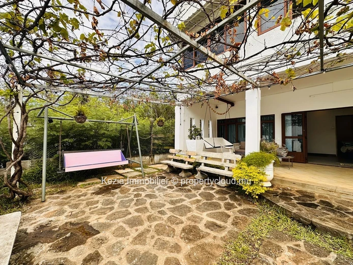 Charming Villa In Calodyne