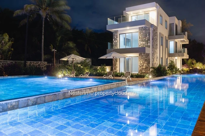 Luxueux penthouse de 3 chambres avec une vue imprenable sur la mer.