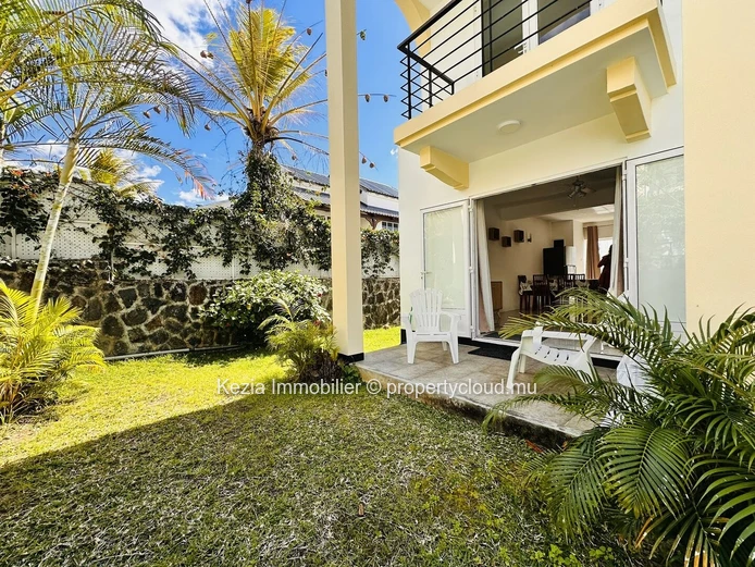 Spacious Triplex With Garden