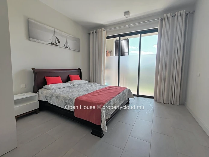 Luxurious Townhouse/Duplex in Tamarin with Communal Pool & Mountain Views - 3 Beds, Office, Fully Furnished, Rs 44M