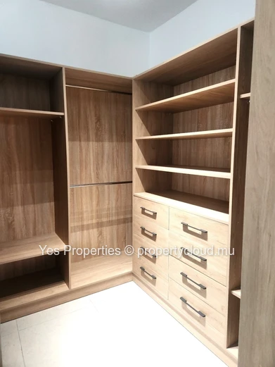 FOR SALE :  5-Bedroom Townhouse – Floréal – Rs – CALL 