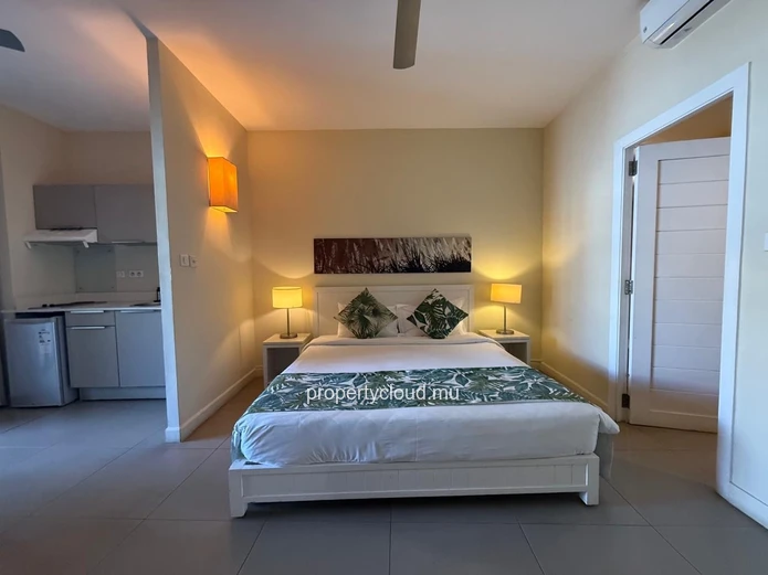 Situé dans la résidence Be Cosy à Trou aux Biches, cet appartement de 50m2 au premiere etage entièrement meublé offre...