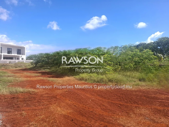 PRESTIGIOUS PARK-VIEW RESIDENTIAL PLOT of 418 M2 - BALACLAVA