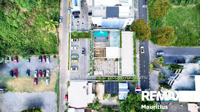 2-Bed Apartment in Pointe aux Canonniers | Walk to Beach & Rooftop Pool