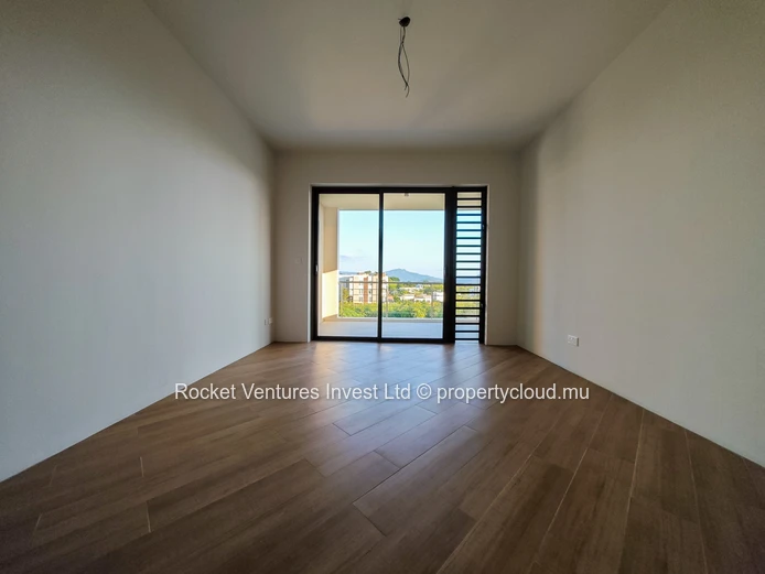 3-Bedroom Penthouse with Rooftop Jacuzzi and Sea View in Flic en Flac, West