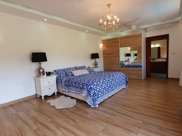 5 Bedroom Villa