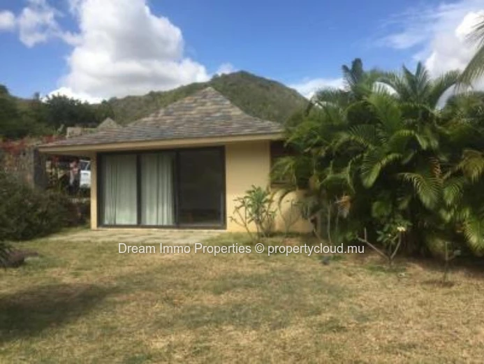 Belle Villa Vue Montagne & Grand Terrain De 1 905 M² Sur Cap Tropical A Riviere Noire – Ile Maurice