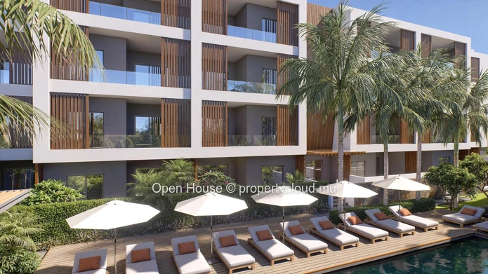 Penthouse for sale in Grand Baie, 177m², 3 en suite bedrooms, communal pool, private terrace and jacuzzi, secure park...