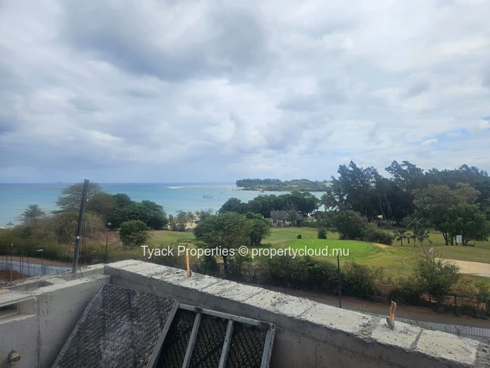 PDS Penthouse à Vendre à Balaclava – Vie de Luxe avec Vue sur l'Océan