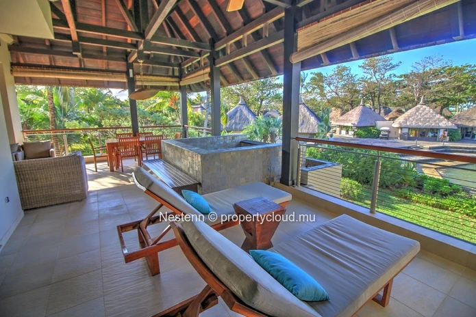Luxury 3 bedroom apartment in a prestigious estate.