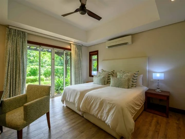 5 Bedroom Villa