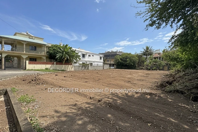 Residential land at 10 min walk from the public beach