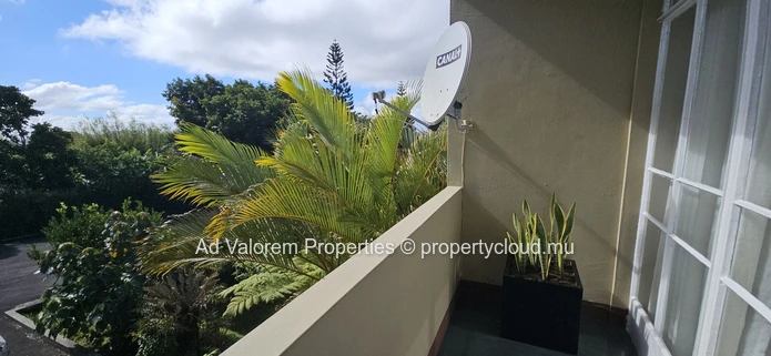 Charming semi-furnished apartment for sale in Curepipe! 52m2