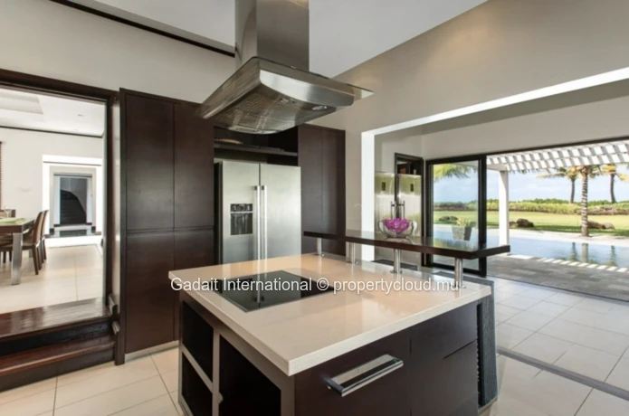 Villa de Luxe avec Vue sur le Golf à Louer à Anahita Beau Champ – 15 000 EUR / mois