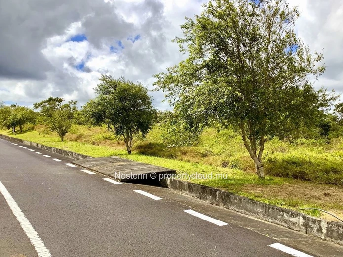 Residential land of 2293 m2 on golf course with sea and mountain views