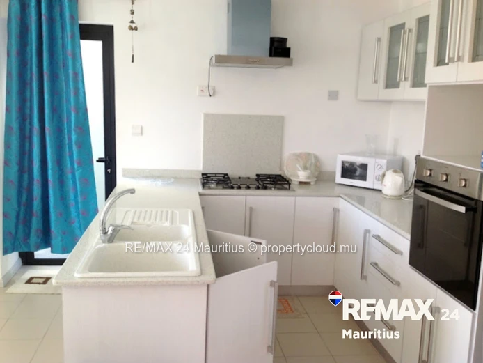 Penthouse with Sea Views and Direct Beach Access in Flic en Flac