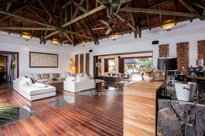 Luxury villa for sale with access to golf and beach club in Tamarin, Mauritius